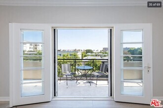 Building Photo - 405 N Palm Dr