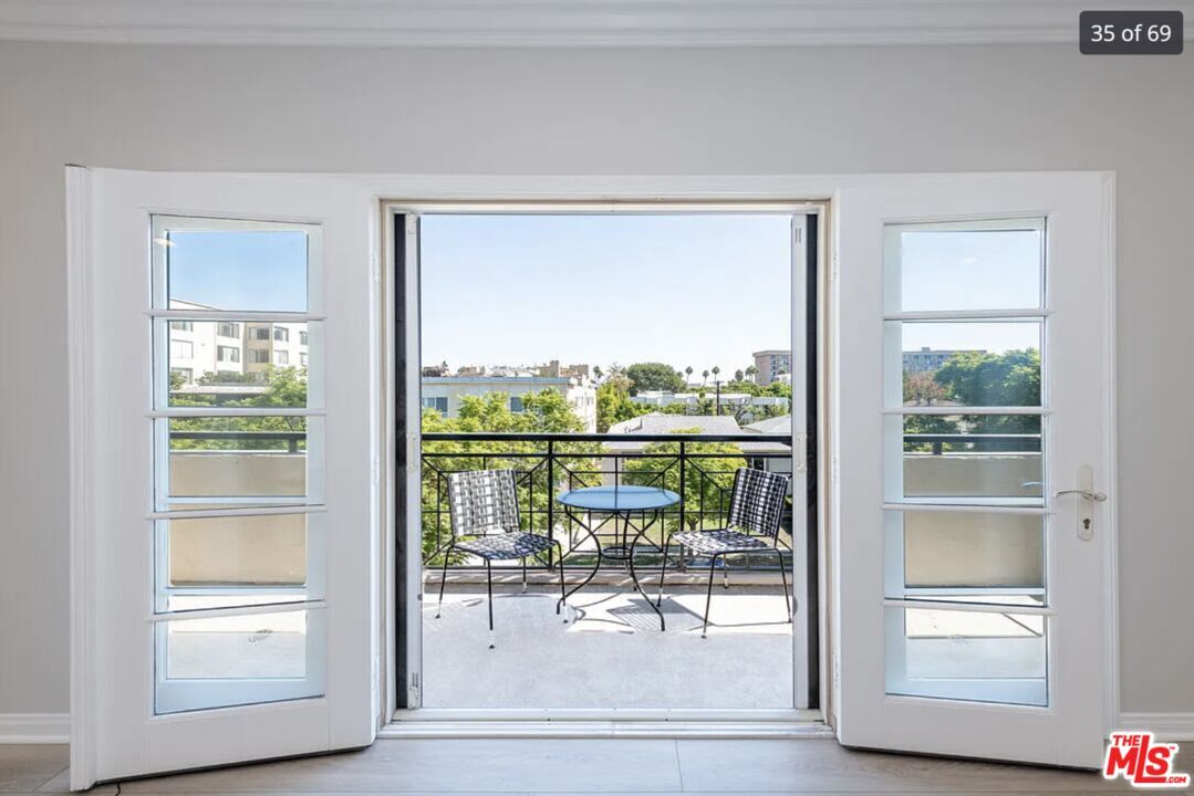 Foto principal - 405 N Palm Dr
