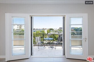 Building Photo - 405 N Palm Dr