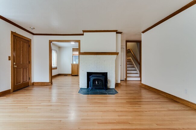 Building Photo - (COL) Charming Campus House~  Washer and D...