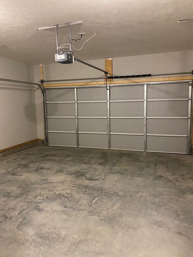 Building Photo - 2150 Skaggs Ct