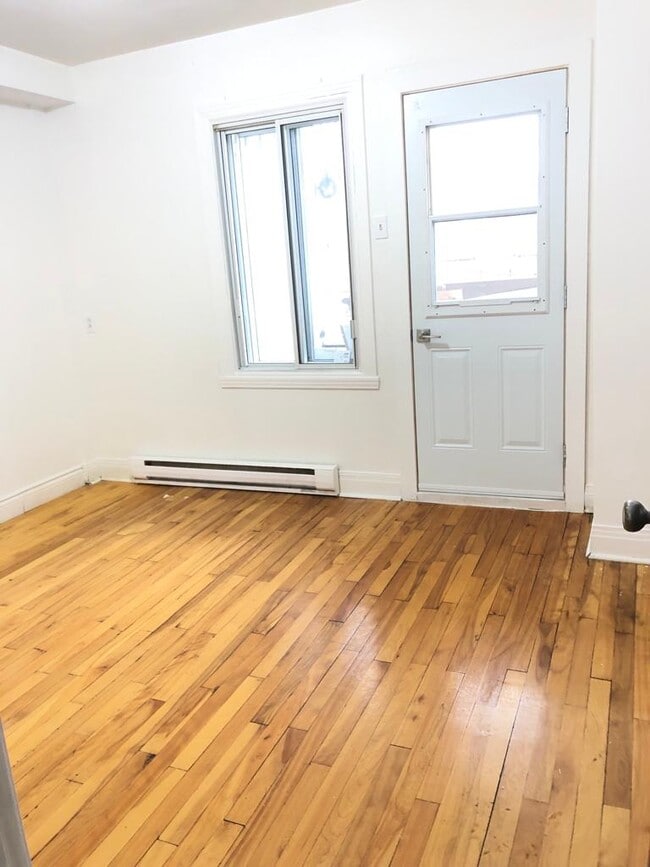 Building Photo - 7983 Av De Lorimier