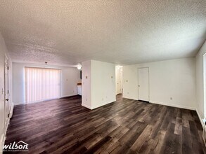 Building Photo - 1118-1120 Cherry Ave