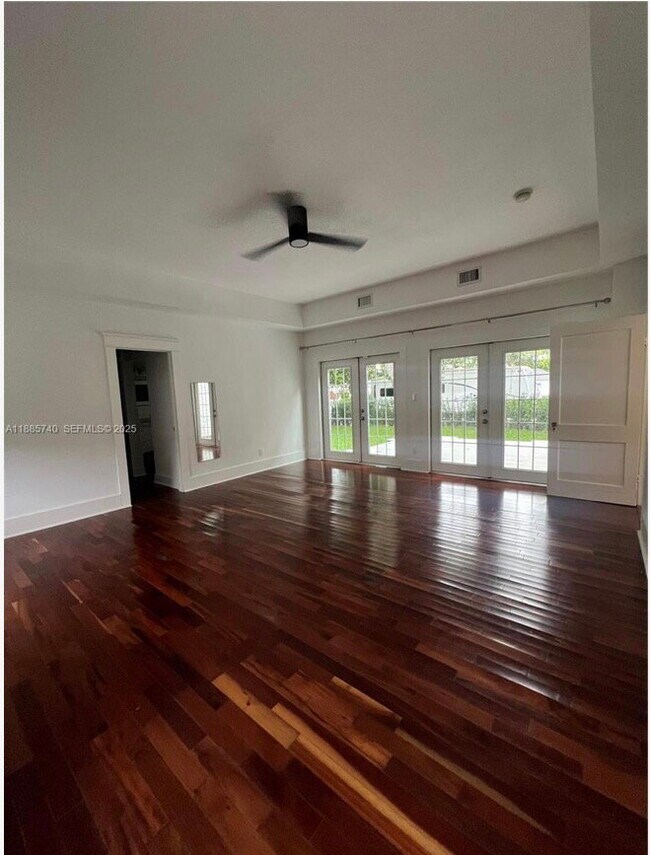 Building Photo - Southwest 1st Avenue, Hallandale Beach, FL 33009 - 3 BR 2 BA single-family home