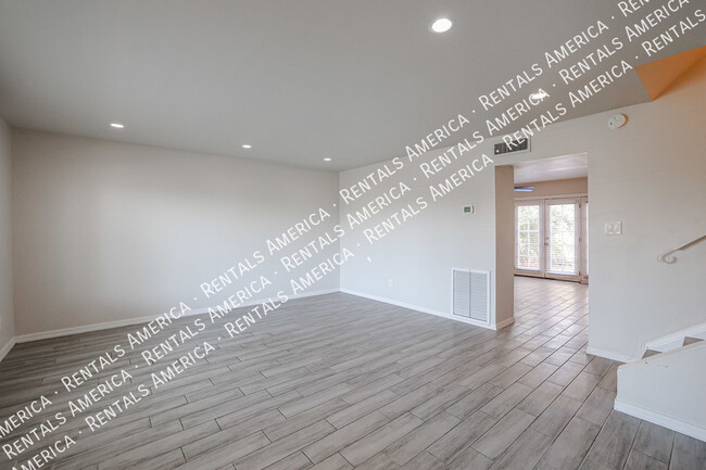 Building Photo - 5844 N 86th St