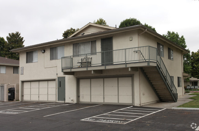 Building Photo - Breezewood Apartments