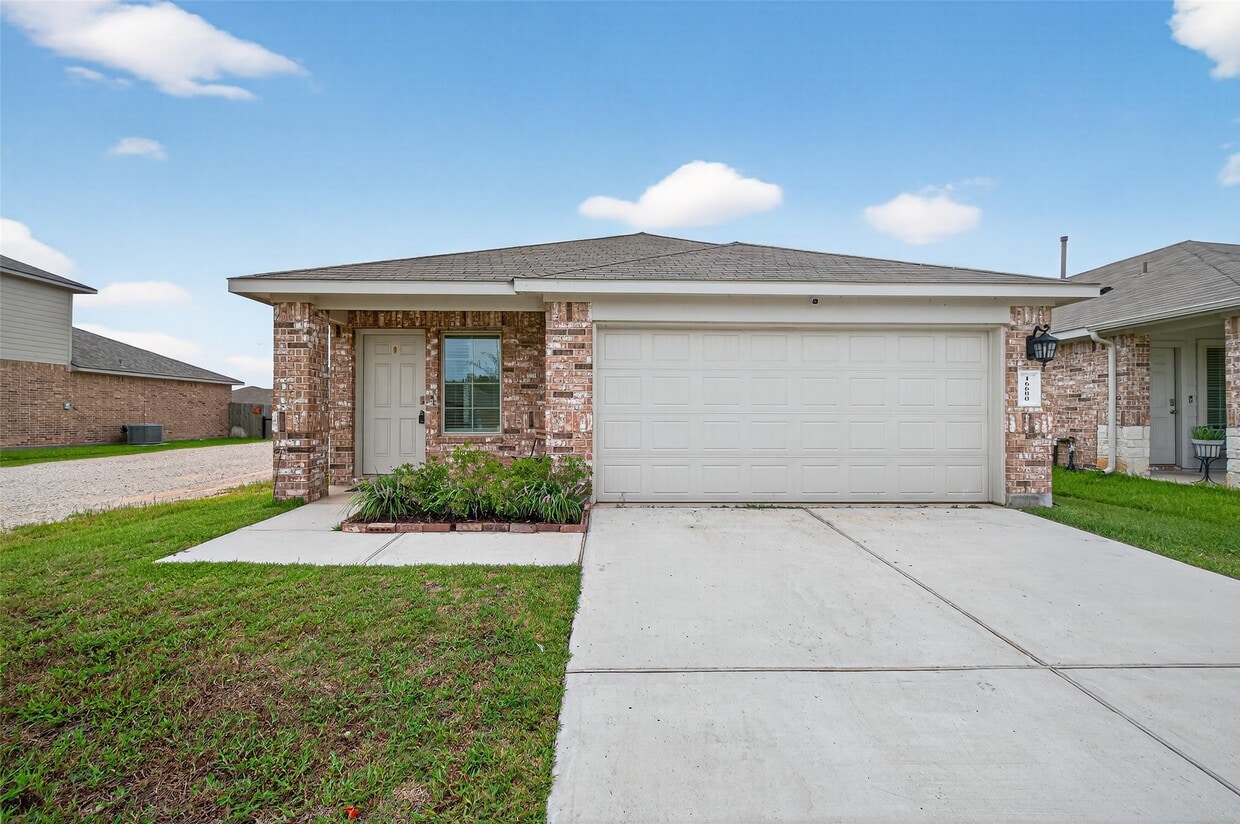 Primary Photo - 16600 Lonely Pines Dr