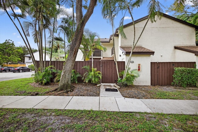 Building Photo - 3579 Cocoplum Cir
