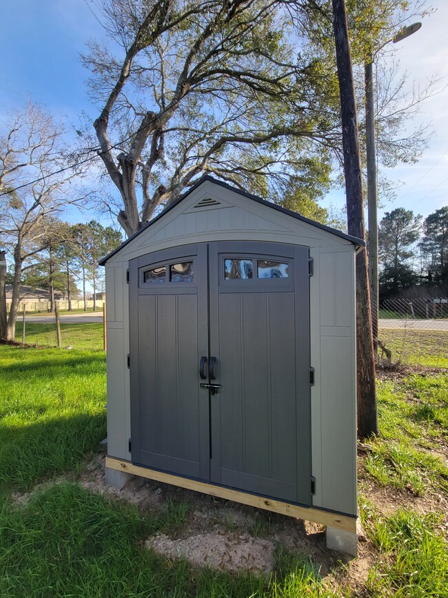 10x10 storage shed - 258 Rosewood St