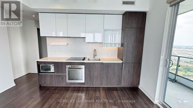 Photo du bâtiment - 950 Portage Pkwy