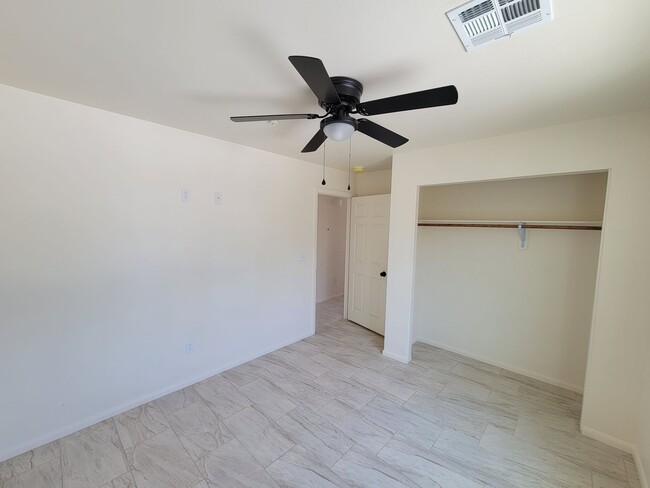 Building Photo - 933 Rockwood Ave