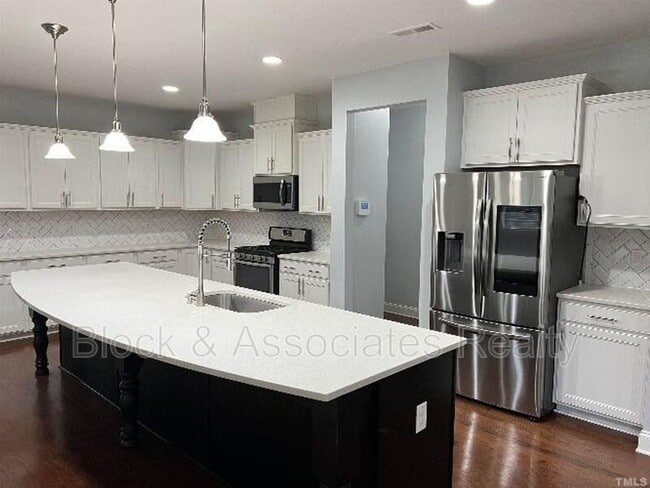 Foto del edificio - 121 Red Bark Ct