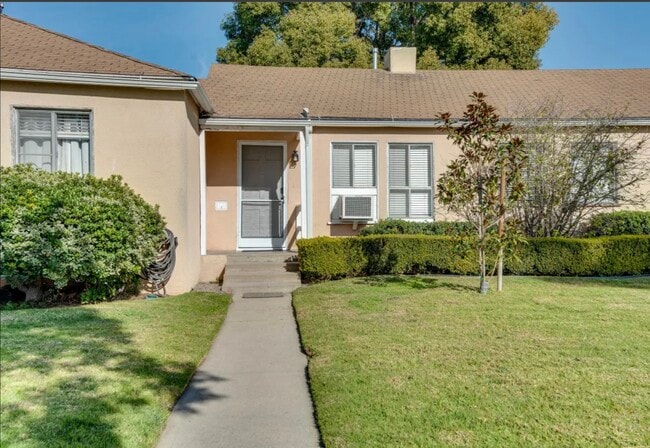 Building Photo - 504 N Rosemary Ln
