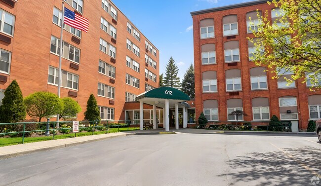 Entrada - Steinhorst Square (Senior/ Income Restricted)