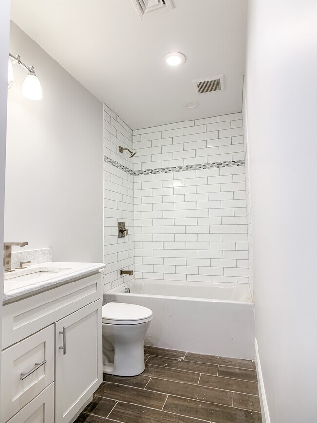Foto del edificio - 673 East 6th Street, Unit 1