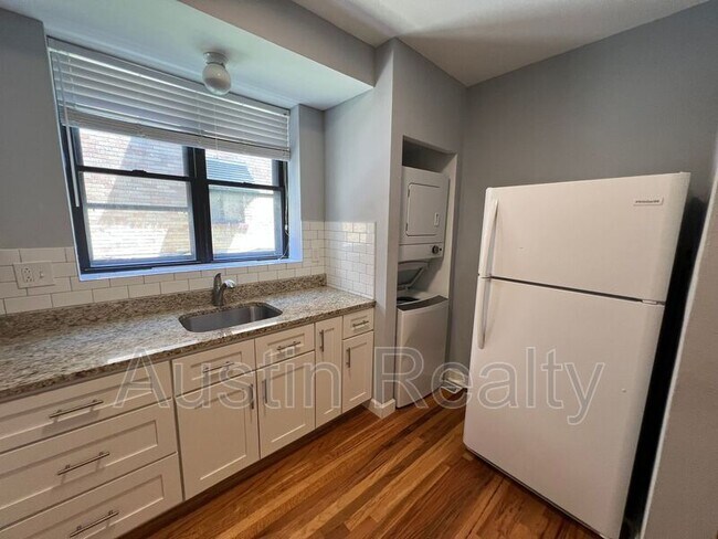 Foto del edificio - 6270 Nottingham Ave