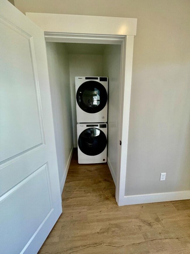 Building Photo - 6129 Elysian Rd