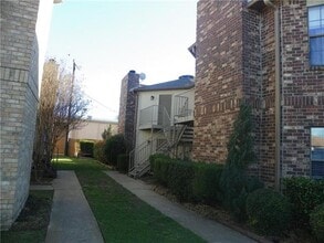 Building Photo - 732 Bluebonnet Dr