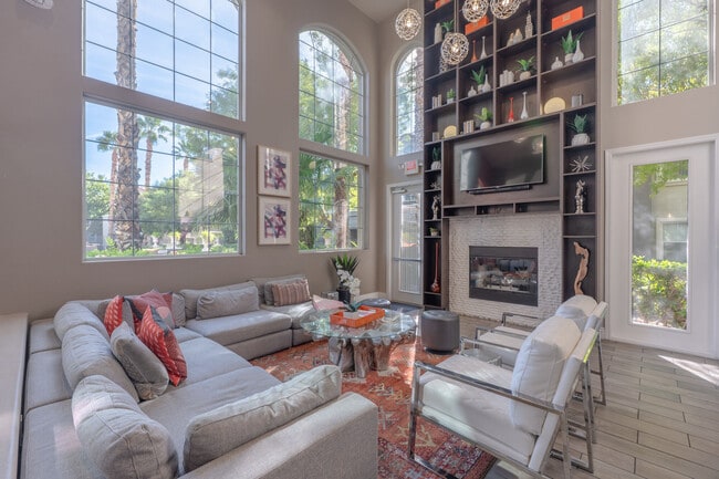 Building Photo - Tivoli