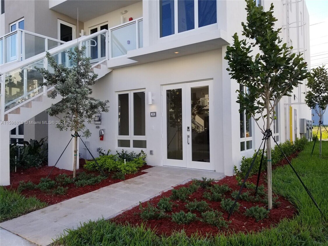 Primary Photo - 10220 NW 63rd Terrace