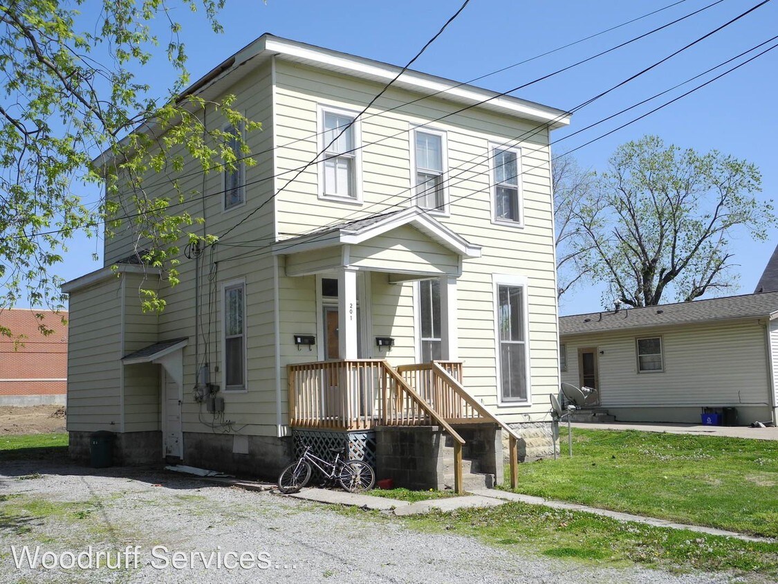 201 N Almond St, Carbondale, IL 62901 Room for Rent in Carbondale, IL