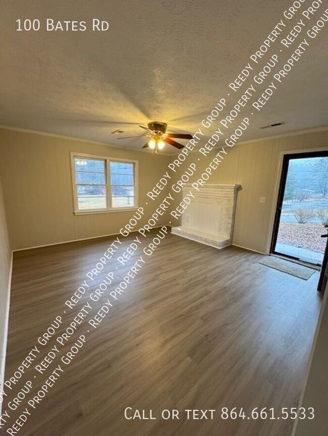 Foto del edificio - 100 Bates Rd