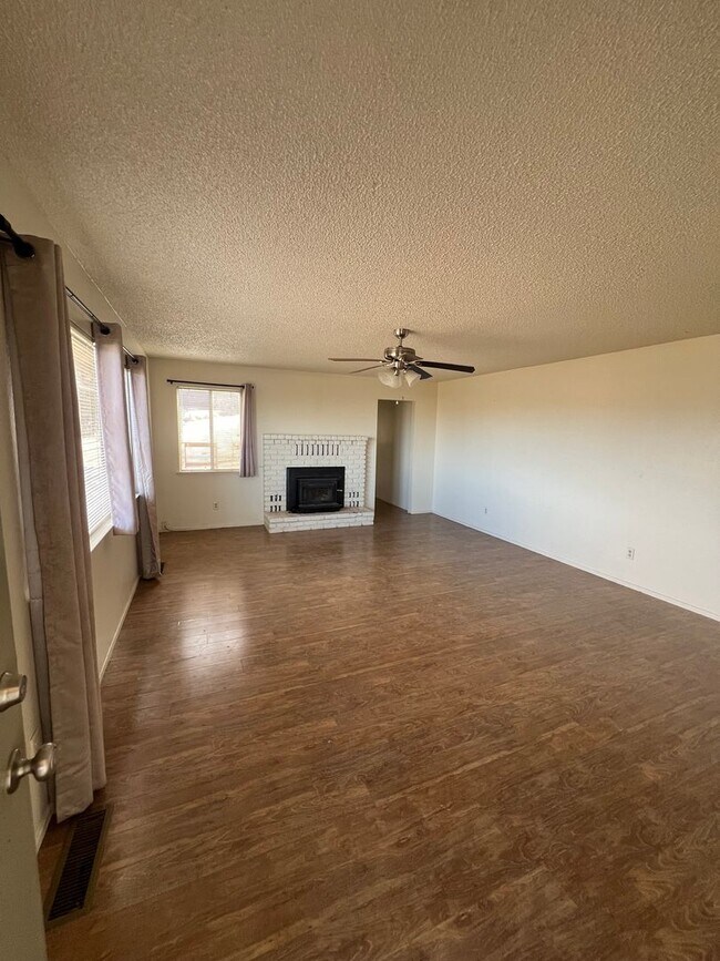Foto del edificio - Oroville 4 bed 2 bath 3300sqft country hom...