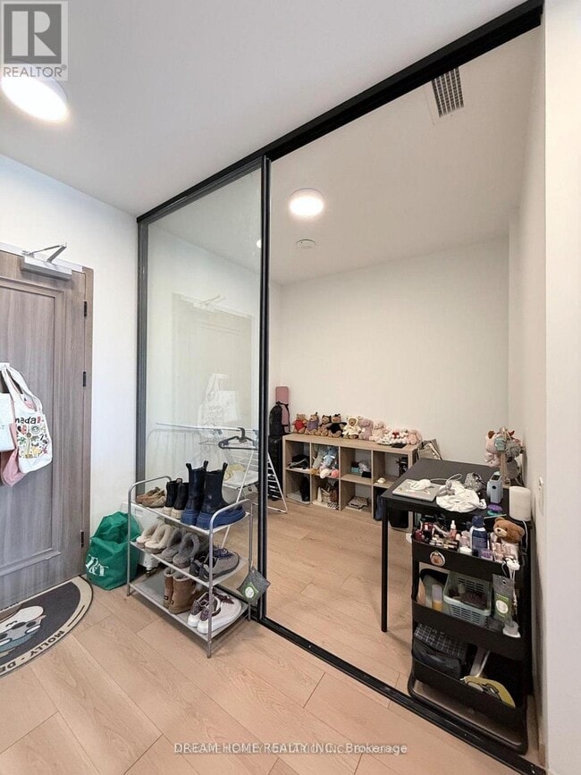 Building Photo - 3429 Sheppard Ave E