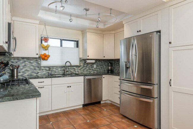 Foto del edificio - 4864 Sawyer Ave