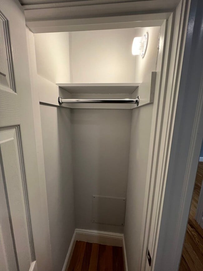 Foto del edificio - Cenntral Location, In-Unit Washer and Drye...