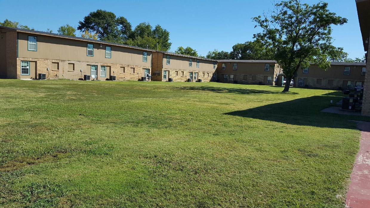 Building Photo - The Palms Apartments