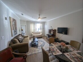 Building Photo - 400 Bucksley Ln