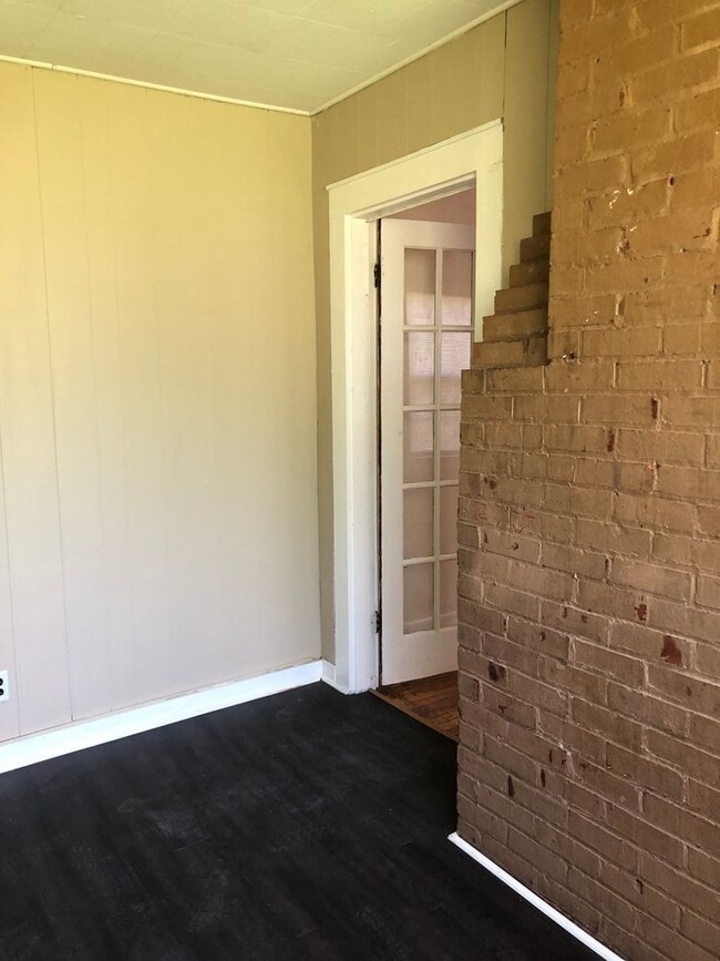 Building Photo - 1204 Tunnel Blvd