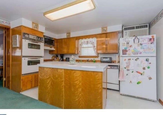 Interior Photo - 133 E Leaming Ave