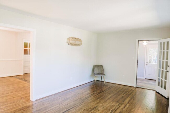 Foto del edificio - 2846 Bon Oaks Lane