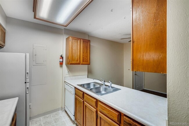Foto del edificio - 14740 E Kentucky Dr