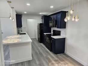 Building Photo - 623 W Guadalupe Rd