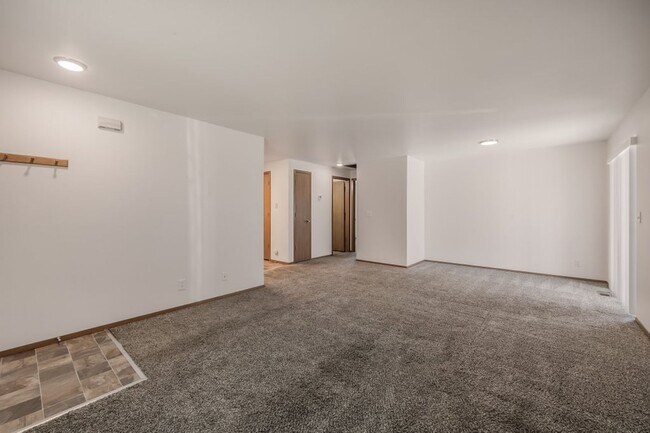 Foto del edificio - 2 bed 1 bath Duplex