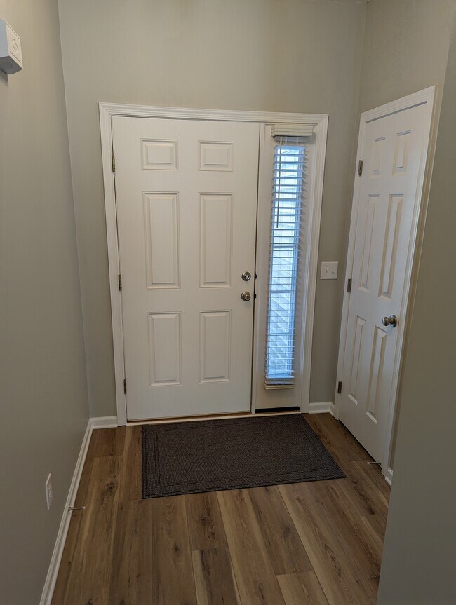 Building Photo - 7656 Meadow Brooke Way