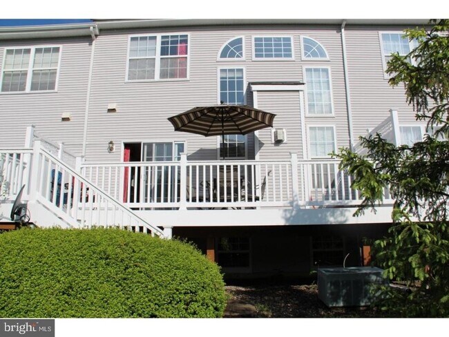 Foto del edificio - 8 Stafford Dr