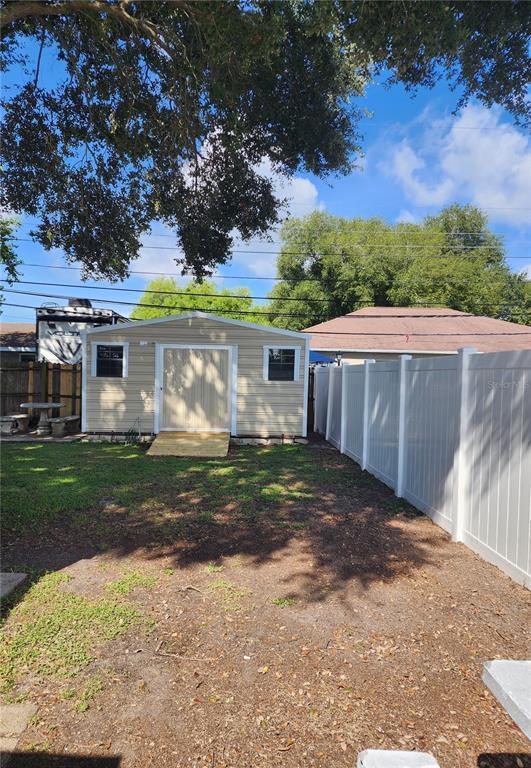 Foto del edificio - 9632 Groveland St