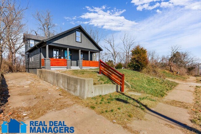 Building Photo - Spacious 4-Bedroom Home in Kansas City wit...