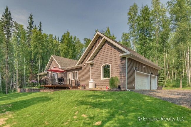 Building Photo - AVAILABLE AUGUST 26th- 3 Bed/2 Bath Single...