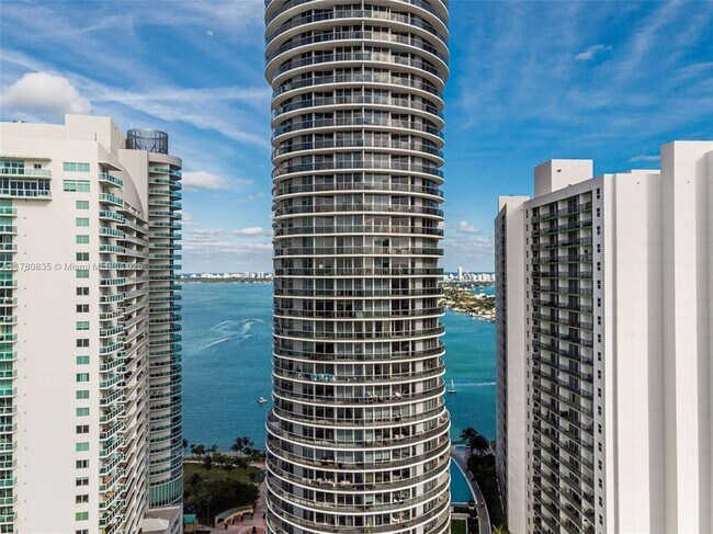 Foto del edificio - 488 NE 18th St