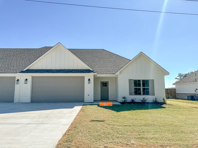 Building Photo - 10675 County Rd 152 W