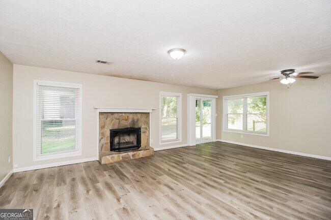Building Photo - 5824 Stonehaven Dr NW