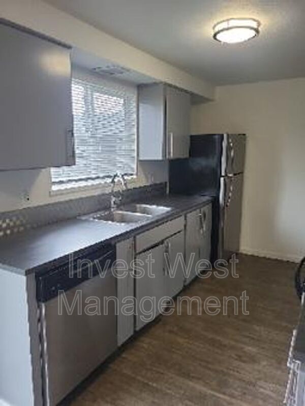 Foto del edificio - 3108 Kauffman Ave