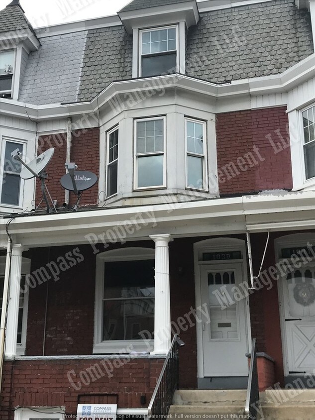 Primary Photo - $950 - 4 Bed, 1 Bath Row Home - Reading