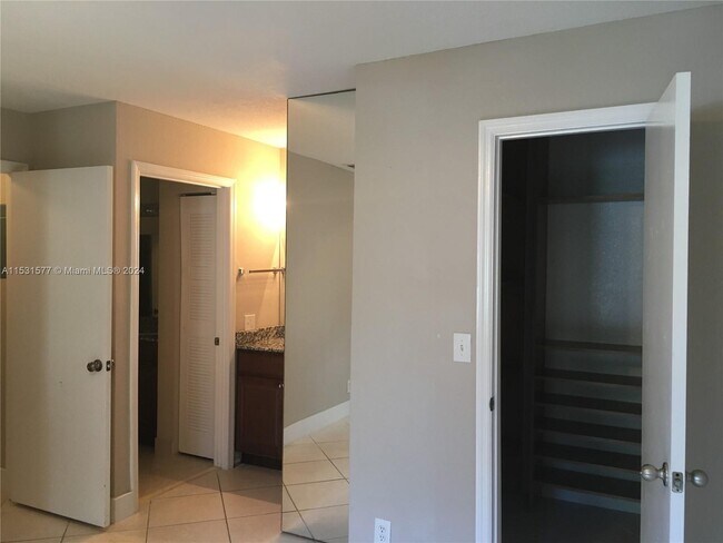 Foto del edificio - 3480 Pinewalk Dr N