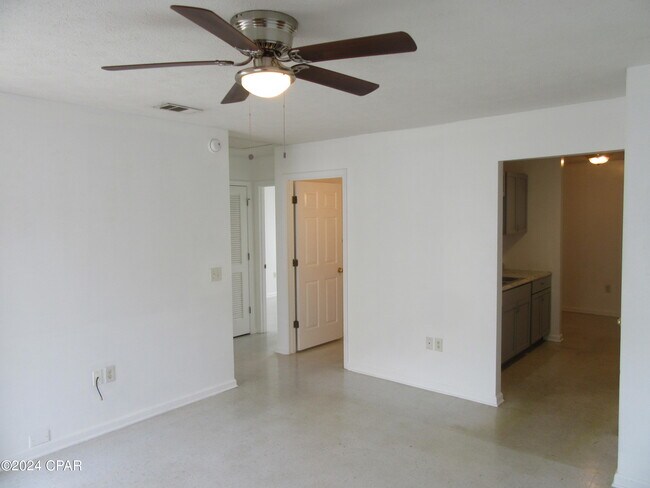 Building Photo - 5501 Hilltop Ave